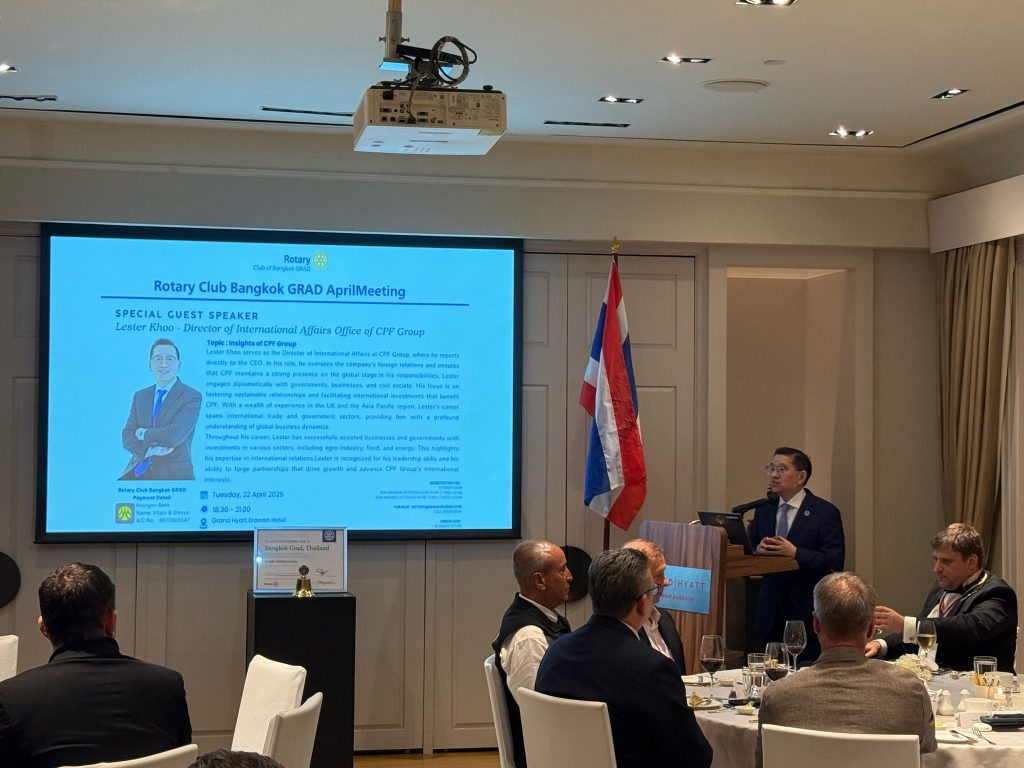 Lester Khoo speaking at Rotary Club Bangkok GRAD April 2025 – sharing insights on CPF Group's global strategy and investment in Russia